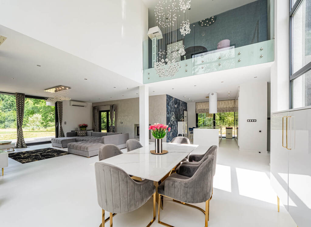 Luksusowy dom z dużą działką w spokojnej okolicy